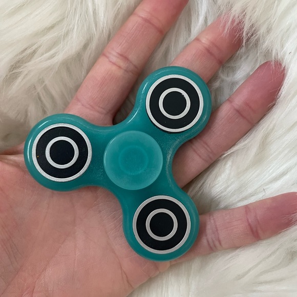 2 Handspinners - 1 Red emoji glow in the dark & 1 blue glow in the dark - Picture 2 of 9